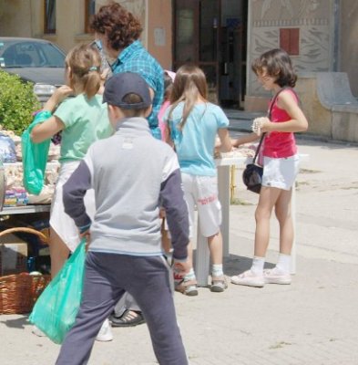 Elevii şi preşcolarii intră vineri în vacanţa de vară
